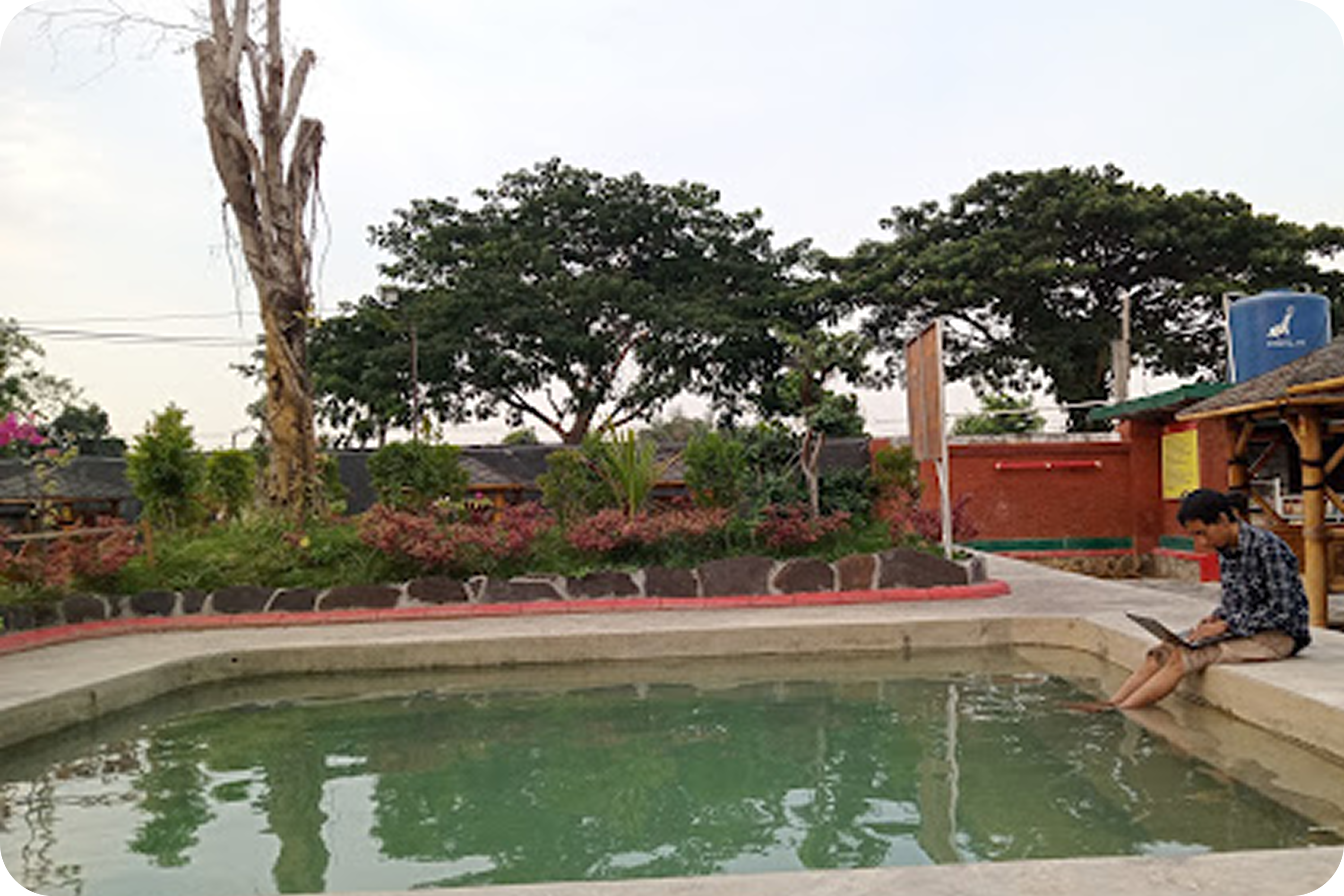 Kolam Anak - Area kolam yang aman untuk anak-anak di Wisata Air Panas Wong Pulungan